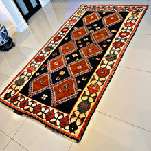 1970 SHIRAZ RUG 4’ 2” x 7’ 3” (MED.226)