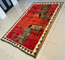 1970 SHIRAZ RUG 4’ x 6’ 1” (MED.FEA.95)