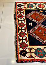 1970 SHIRAZ RUG 4’ 2” x 7’ 3” (MED.226)