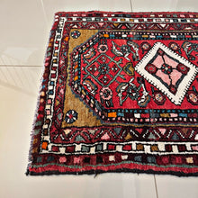 1960 HOSEYNABAD RUG 2’ 1” x 2’ 6” (SMA.1494)