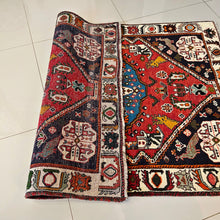 1950 SHIRAZ RUG 3’ 6” x 4’ 9” (MED.246)