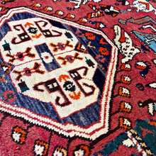 1970 QASHQAI RUG 3’ 5” x 6’ 4” (MED.136)