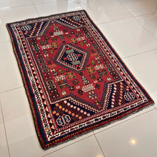 1960 SHIRAZ RUG 3’ 3” x 4’ 9” (MED.69)