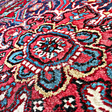 1940 HERIZ RUG 4’ 10” x 6’ (MED.FEA.365)