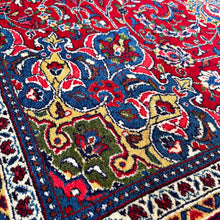 1970 SARUQ RUG 4’ 5” x 6’ 6” (MED.FEA.2634)