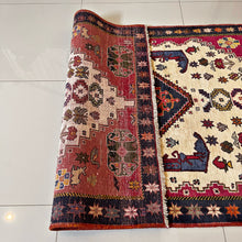 1970 SHIRAZ RUG 3’ 6” x 5’ 9” (MED.164)