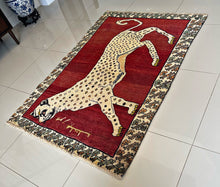 1970 SHIRAZ RUG 3’ 10” x 5’ 7” (MED.FEA.262)