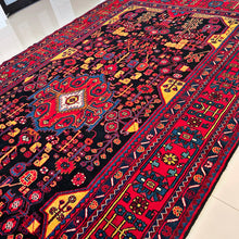 1960 NAHAVAND RUG 5’ 10” x 10’ 7” (LAR.FEA.358)