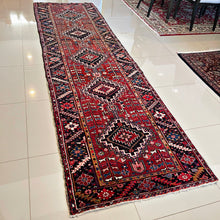 1950 HERIZ RUNNER RUG 3’ 4” x 11’ 10” (RUN.FEA.348)