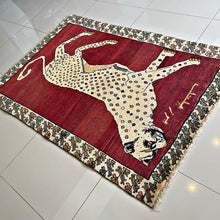 1970 SHIRAZ RUG 3’ 10” x 5’ 7” (MED.FEA.262)