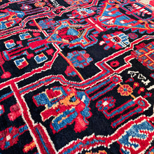 1977 NAHAVAND RUG 5’ x 8’ 11” (MED.FEA.304)