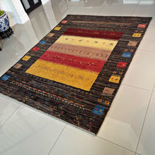 1980 SHIRAZ RUG 5’ x 6’ 7” (MED.1919)