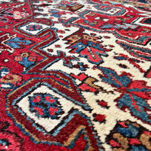 1950 HERIZ RUG 7’ 10” x 9’ 3” (LG.FEA.5001)