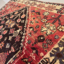 1960 SHIRAZ RUG 3’ 7” x 4’ 8” (MED.235)