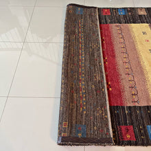 1980 SHIRAZ RUG 5’ x 6’ 7” (MED.1919)