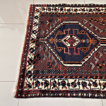 1970 SHIRAZ RUG 3’ 5” x 4’ 10” (MED.237)