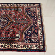 1950 SHIRAZ RUG 3’ 5” x 5’ (MED.288)