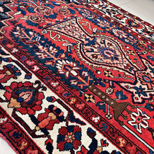 1940 BAKHTIARI RUG 4’ 5” x 6’ 8” (MED.FEA.245)