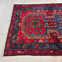 1930 HERIZ RUG 3’ 9” x 14’ 8” (RUN.FEA.721)