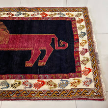 1960 SHIRAZ RUG 3’ 7” x 5’ 6” (MED.FEA.2360)