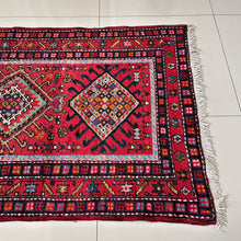 1940 HERIZ RUG 3’ 1” x 10’ 3” (RUN.5950)