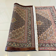 1970 TABRIZ RUG 3’ 3” x 4’ 8” (MED.FEA.310)