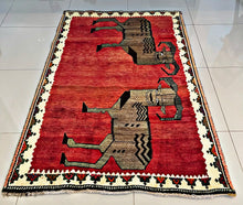 1970 SHIRAZ RUG 4’ x 6’ 1” (MED.FEA.95)