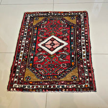 1960 HOSEYNABAD RUG 2’ 1” x 2’ 6” (SMA.1494)