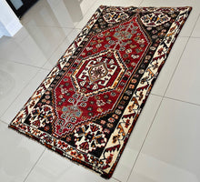 1950 SHIRAZ RUG 3’ 2” x 5’ 3” (MED.258)