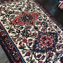 1930 HERIZ RUG 3’ 5” x 11’ 1” (RUN#5974)