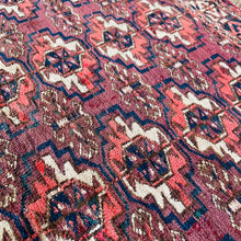 1900 YOMUD RUG 2’ 5” x 2’ 9” (SMA#794)