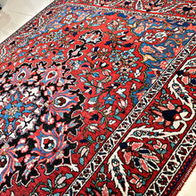 1940 BIBIBAF BAKHTIARI RUG 4’ 9” x 6’ 9” (MED.FEA.275)