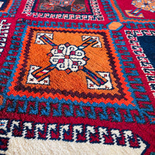 1970 PERSIAN SHIRAZ RUG 4’ 10” x 7’ 11” (MED#19)