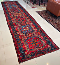 1930 HERIZ RUG 3’ 9” x 14’ 8” (RUN.FEA.721)