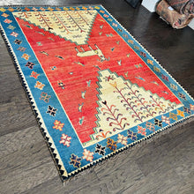 1970 SHIRAZ RUG 4’ 10” x 6’ 7” (MED#206)