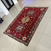 1970 QASHQAEI SHIRAZ RUG 3’ 8” x 5’ 1” (MED.240)