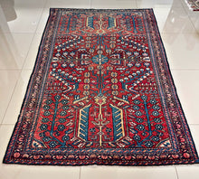 1930 BAKHTIARI RUG 4’ 5” x 6’ 9” (MED.FEA.206)