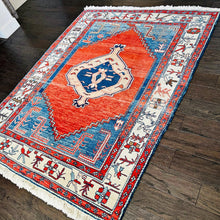 1980 BAKHSHAYESH RUG 4’ 6” x 6’ 2” (FEA.MED. GERO-001)