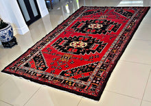 1950 BAKHTIARI RUG 5’ 5” x 9’ 2” (MED.FEA.681)