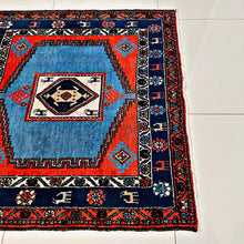 1940 KELARDASHT RUG 3’ 9” x 3’ 6” (MED.FEA.150-3)