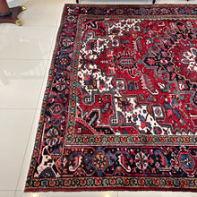 1950 HERIZ RUG 7’ 10” x 9’ 3” (LG.FEA.5001)