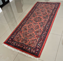 1970 SAROOGH RUG 2’ 8” x 6’ 5” (RUN.1554)