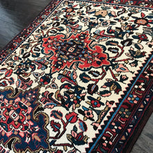 1930 HERIZ RUG 3’ 5” x 11’ 1” (RUN#5974)