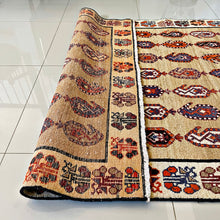 1960 SHIRAZ RUG 4’ 7” x 7’ 6” (MED.115)