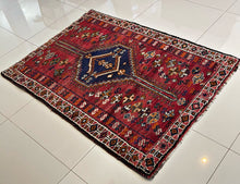 1950 SHIRAZ RUG 3’ 6” x 4’ 6” (MED.242)