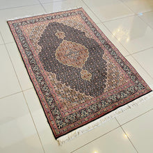 1970 TABRIZ RUG 3’ 3” x 4’ 8” (MED.FEA.310)