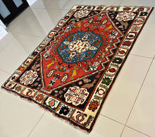 1950 SHIRAZ RUG 3’ 6” x 4’ 9” (MED.246)