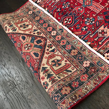 1950 HERIZ RUG 3’ 9” x 11’ 5” (RUN/FEA#6366)