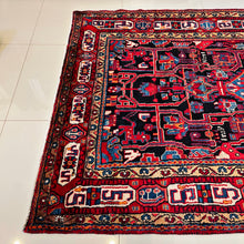 1977 NAHAVAND RUG 5’ x 8’ 11” (MED.FEA.304)