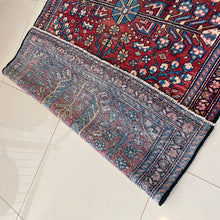 1930 BAKHTIARI RUG 4’ 5” x 6’ 9” (MED.FEA.206)